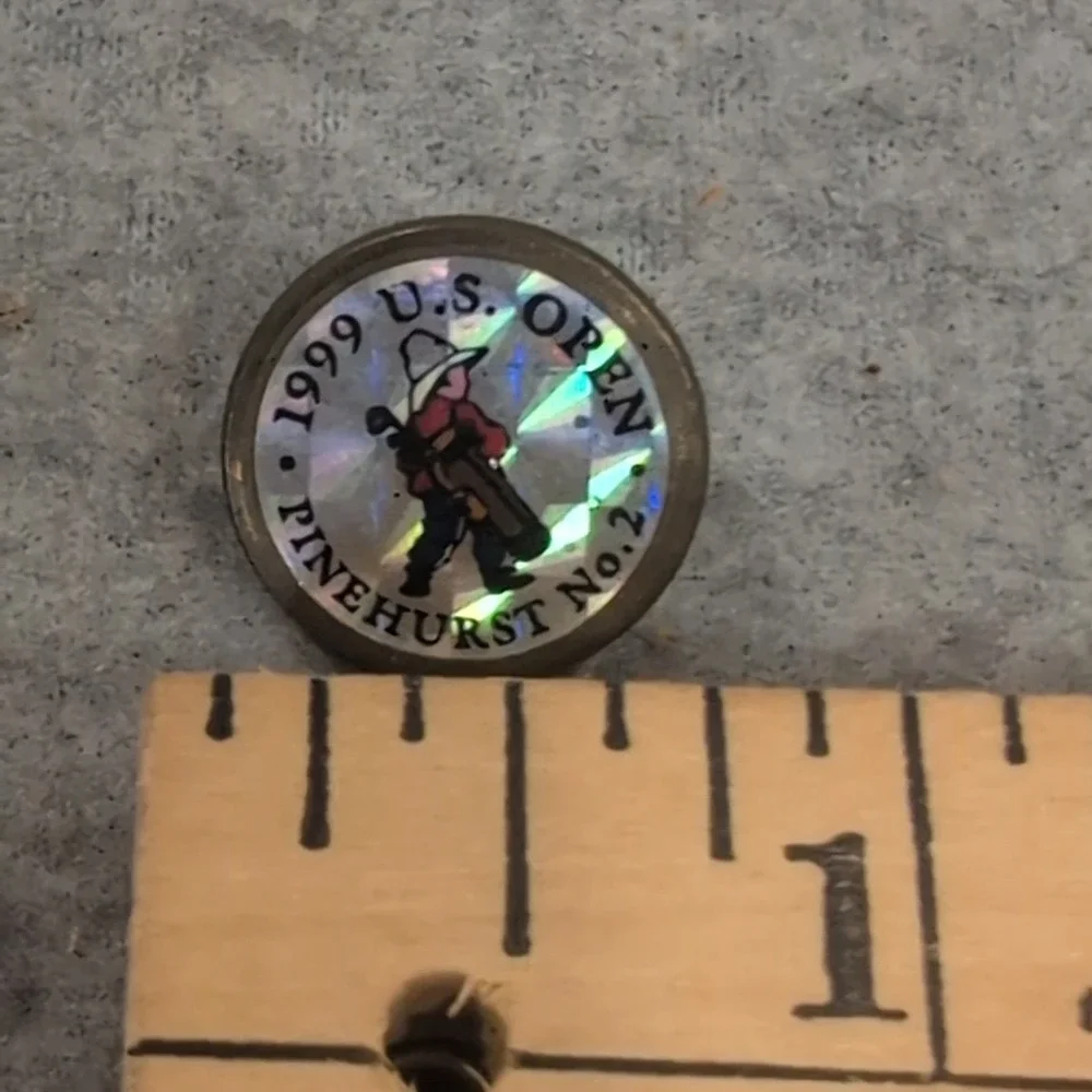 1999 U.S. Open Pinehurst No. 2 Golf Ball Marker Holographic Putter Boy Logo - Picture 2 of 3
